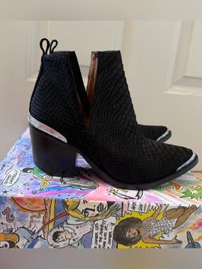NWB Jeffrey Campbell Cromwell Snake Print Embossed Leather, Black/Silver, Size 8